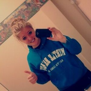 Meet your Posher, Ella